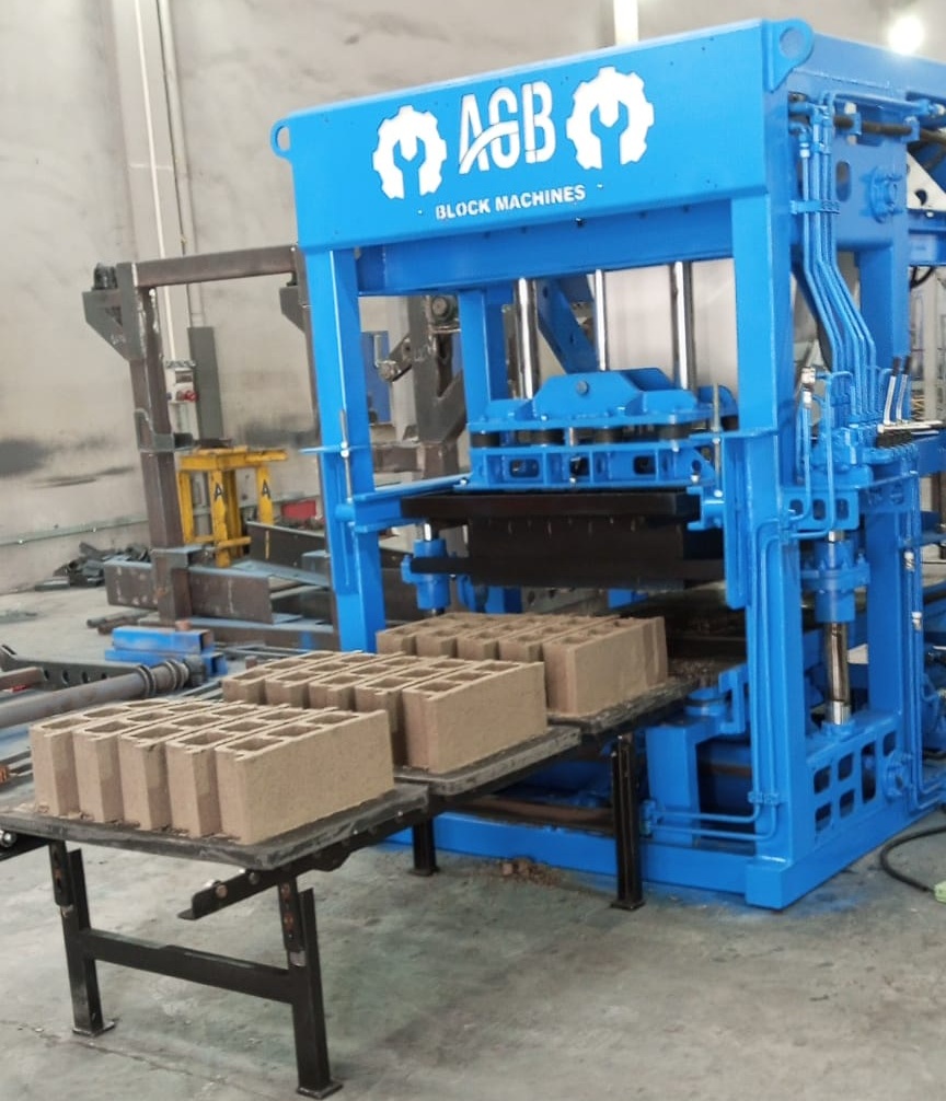 machine &agrave; fabrication des parpaings et hourdis